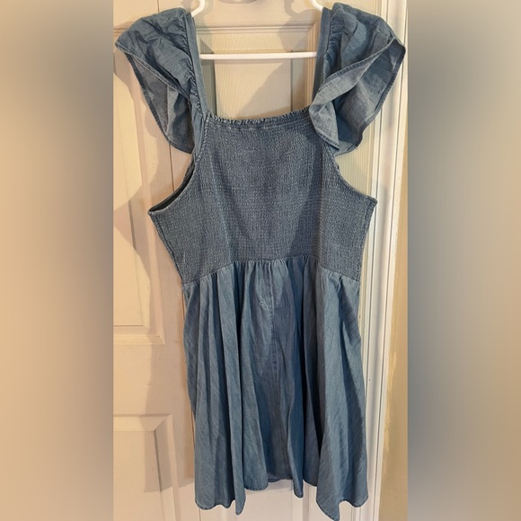 Old Navy | Dresses | Old Navy Fitflare Flutter Sleeve Smocked Chambray ...